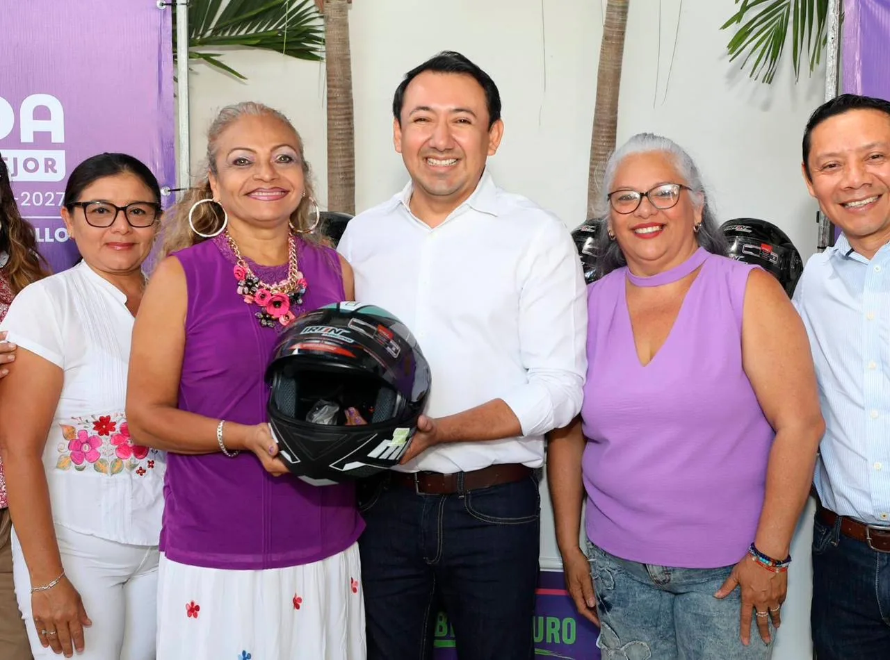 RESPALDAN A MUJERES CON CASCOS