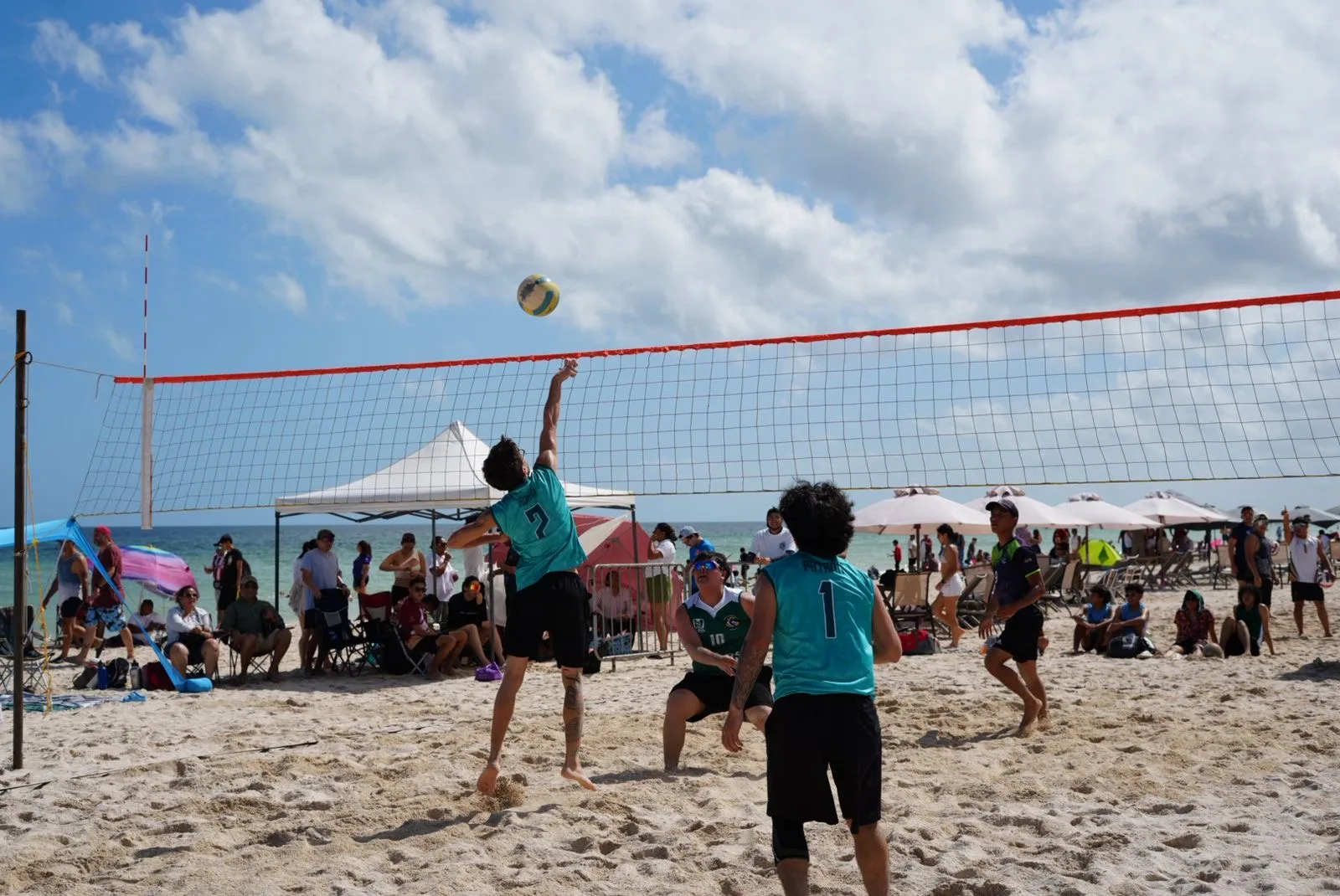 ROMMEL INAUGURÓ TORNEO DE VOLEIBOL DE PLAYA