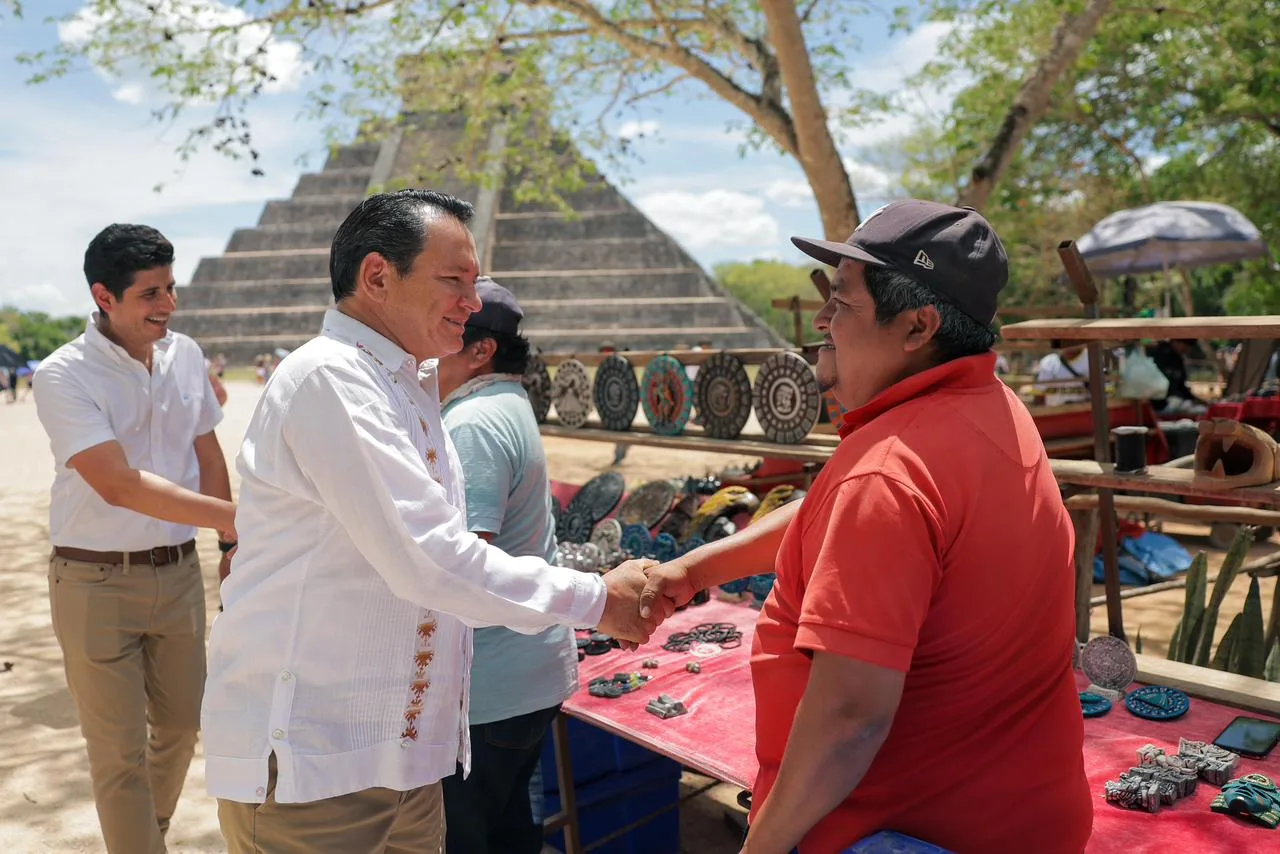 MEJORES CONDICIONES PARA ARTESANOS EN CHICHÉN ITZÁ