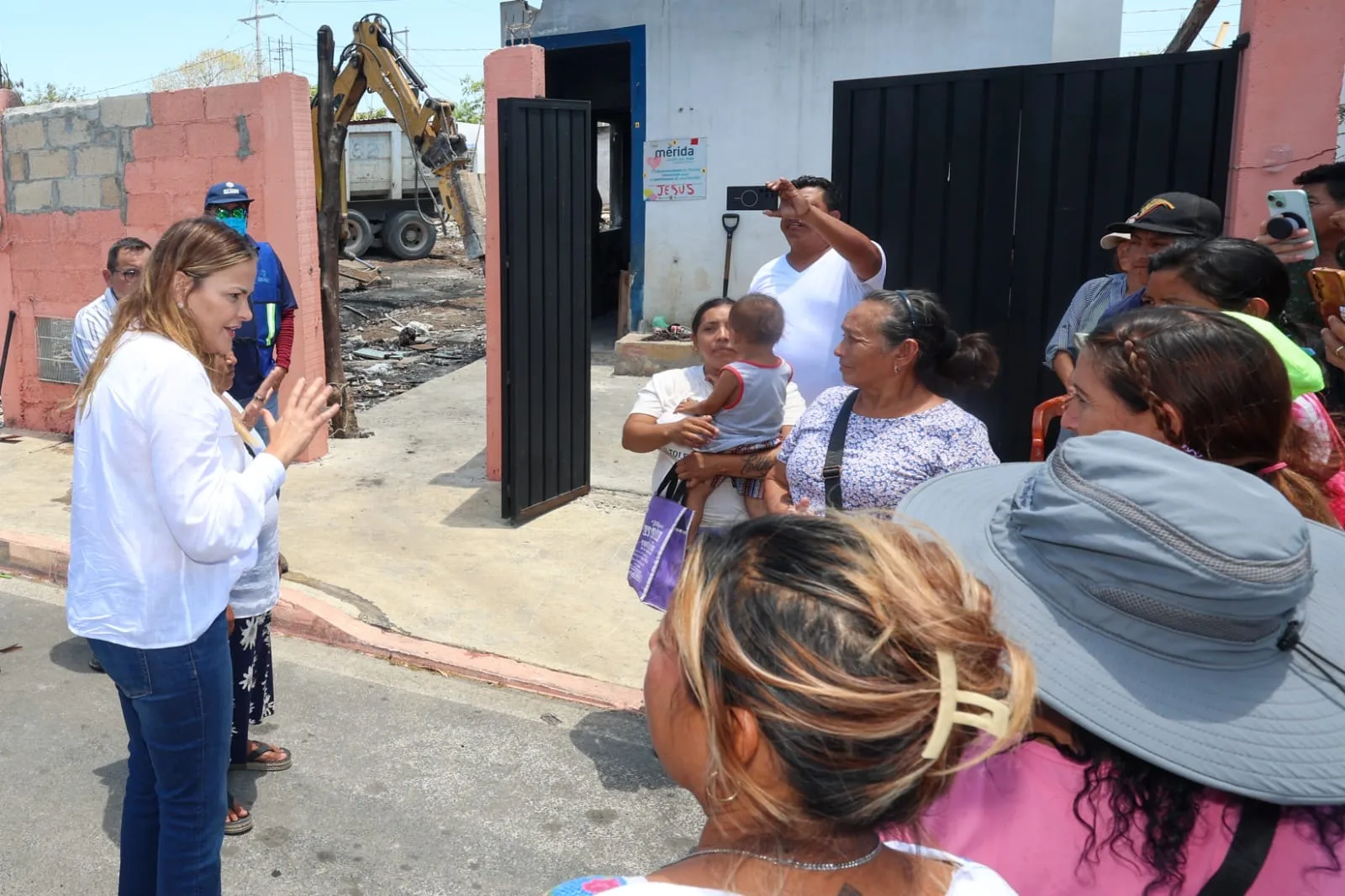 INICIA CONSTRUCCIÓN DE CASAS A FAMILIAS AFECTADAS TRAS INCENDIO EN DZUNUNCÁN