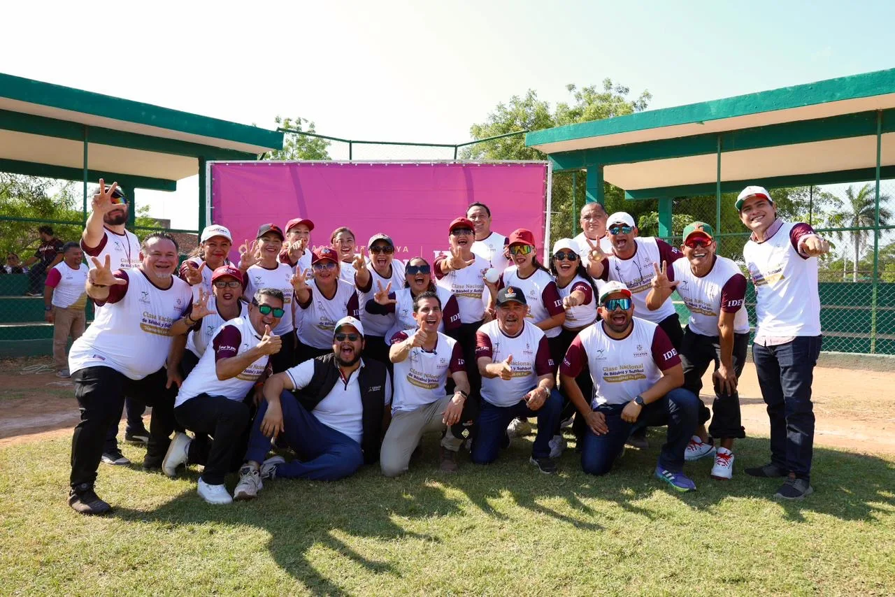 ROMMEL PACHECO ENCABEZA CLASE MASIVA DE BESIBOL Y SOFTBOL