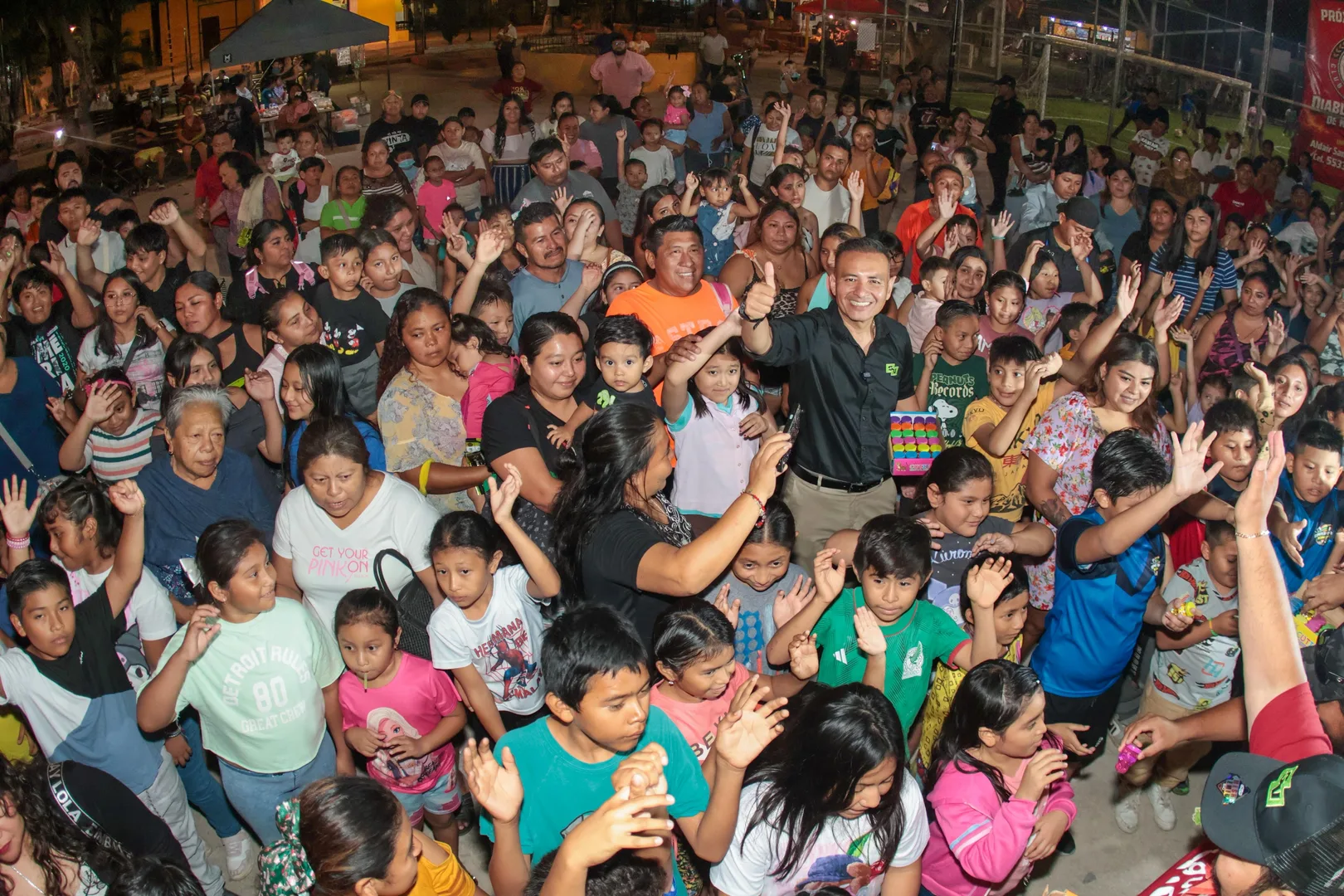 LLEVAN ALEGRÍA A NIÑOS DE COMISARÍAS DE MÉRIDA