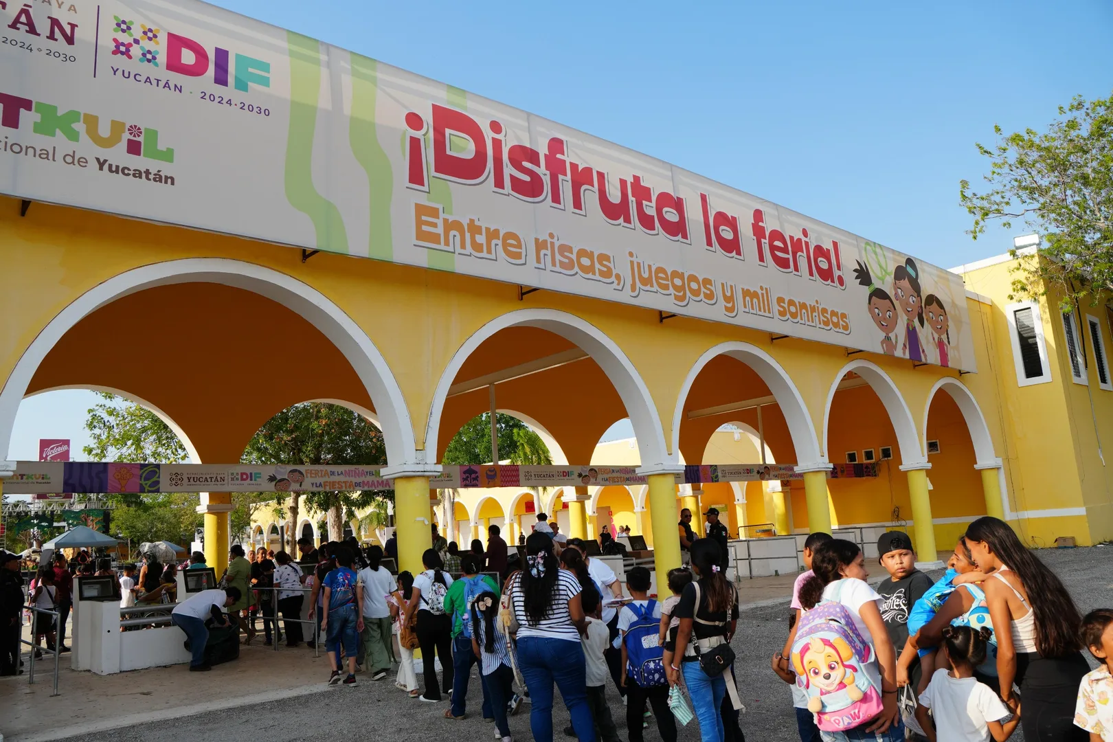 MILES DE PERSONAS DISFRUTARON DE LA FERIA DEL NIÑO Y LA FIESTA A MAMÁ