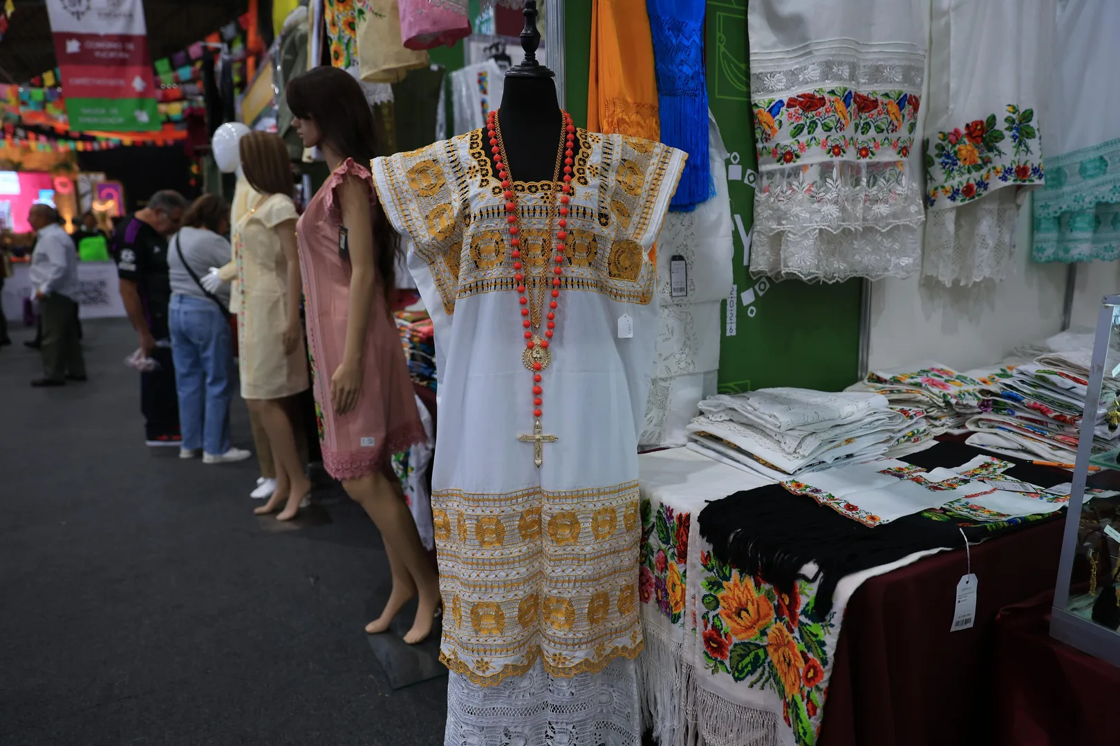 MODA YUCATECA CONQUISTA CDMX
