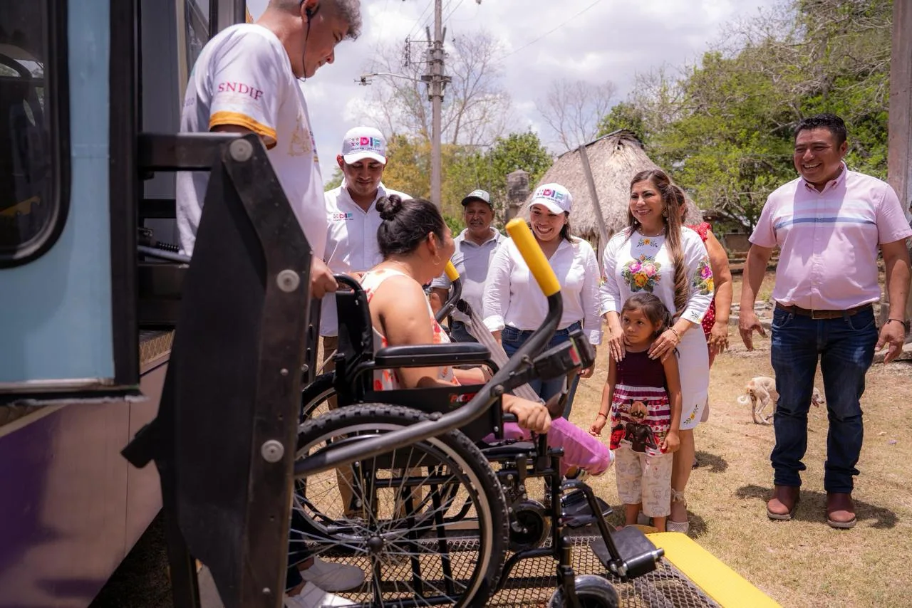 ENTREGAN APOYOS A FAMILIAS DE SAN SALVADOR PISTÉ AKAL