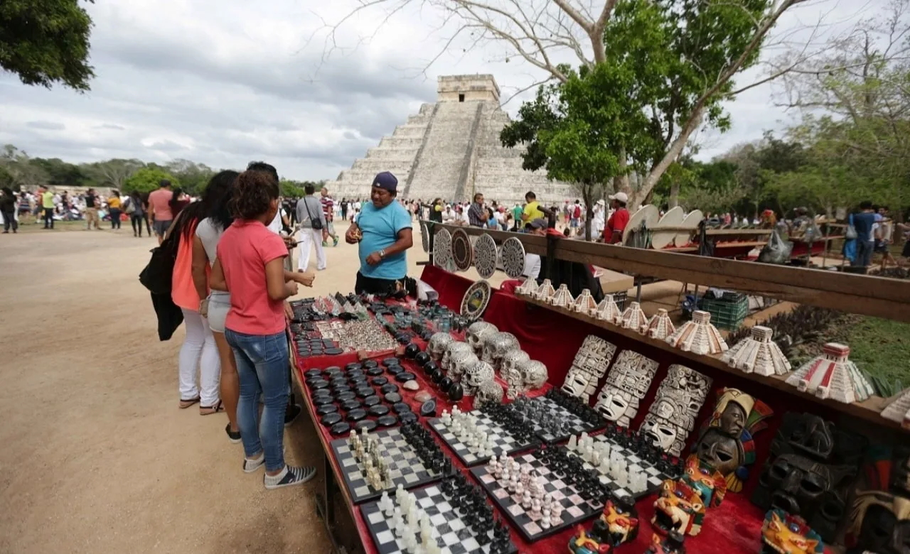 MANTIENEN ACERCAMIENTO CON ARTESANOS DE CHICHÉN ITZÁ