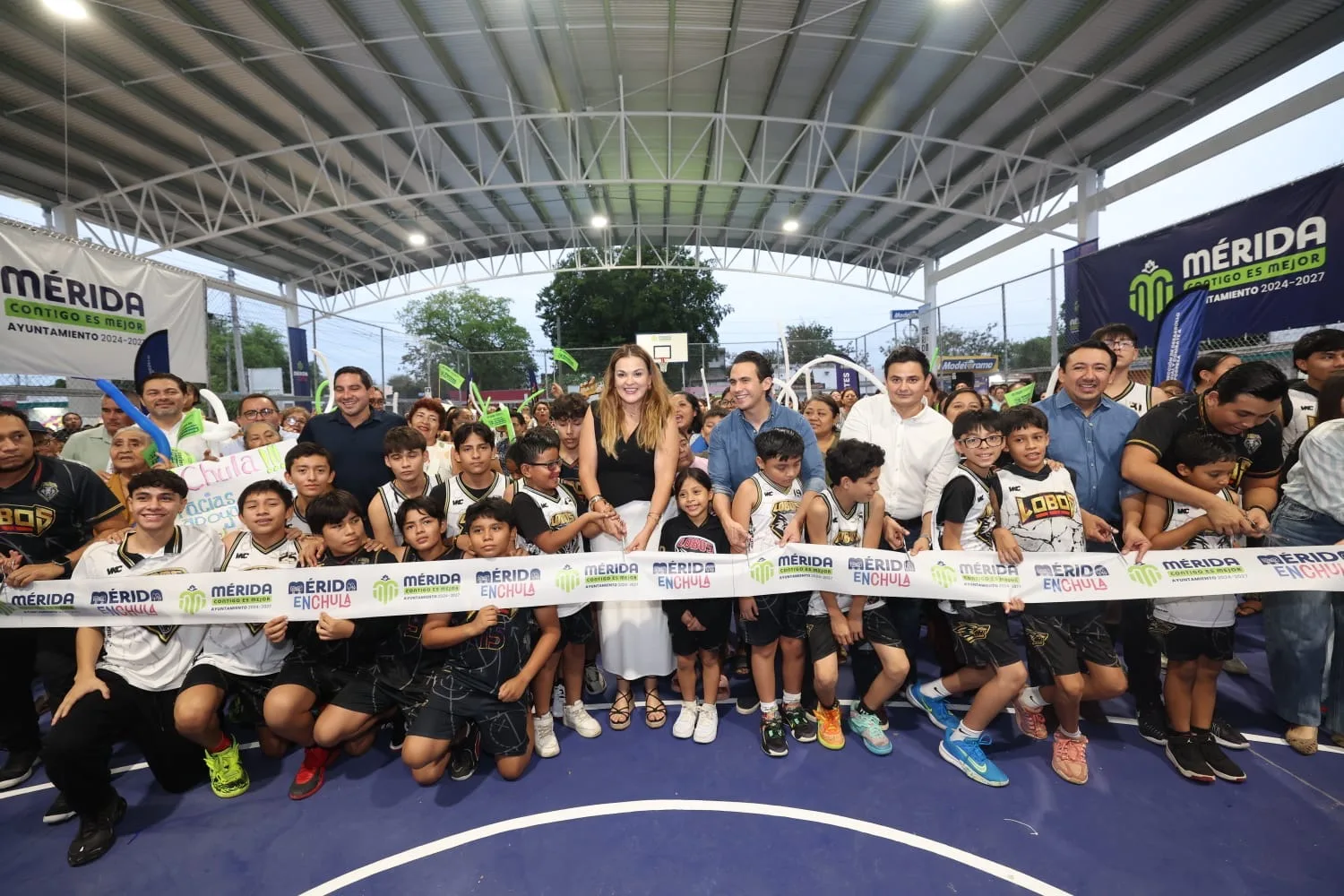 CONTINÚA ENTREGA DE DOMOS PARA CANCHAS DEPORTIVAS EN MÉRIDA