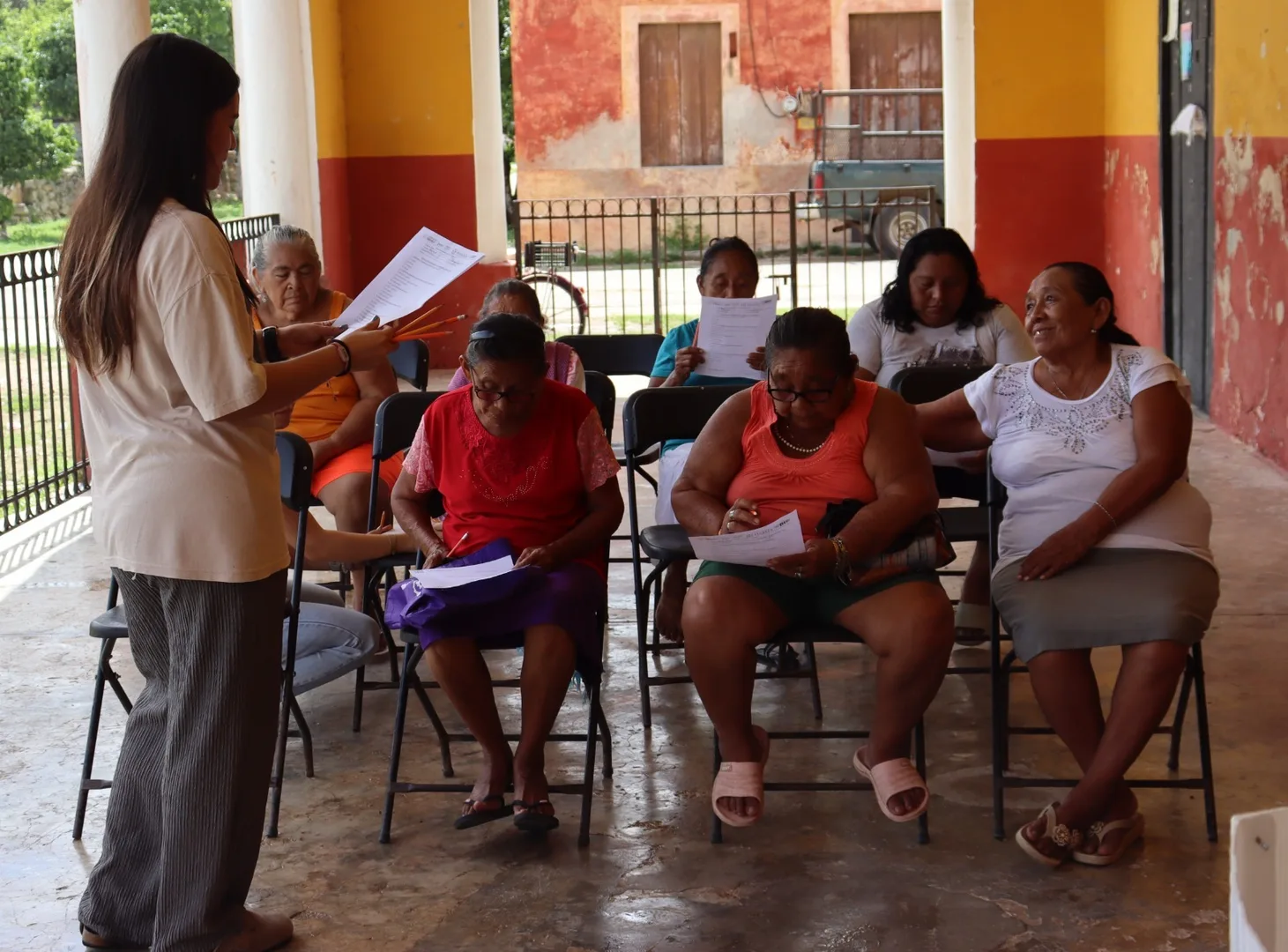 CAPACITAN A GRUPOS COMUNITARIOS EN PRODUCCIÓN Y CONSUMO DE ALIMENTOS SALUDABLES