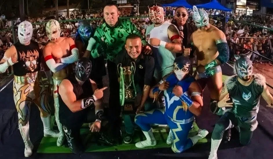 LLEVAN LUCHA LIBRE A FAMILIAS