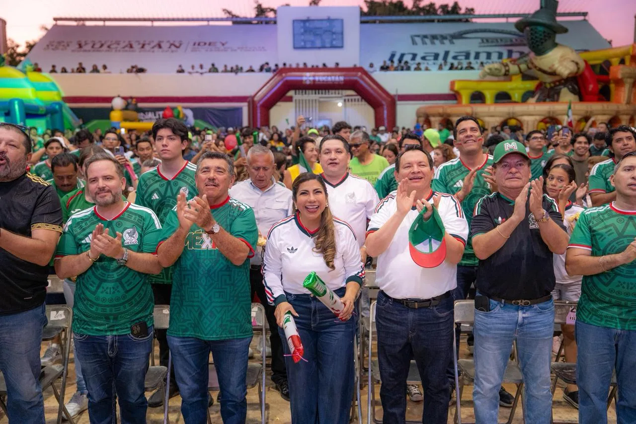 MILES DE PERSONAS EN ZONAS FANS DE YUCATÁN