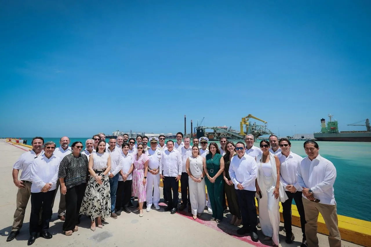 HISTÓRICA OBRA EN PUERTO DE ALTURA