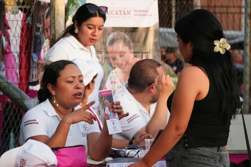 ACOMPAÑAN A BENEFICIARIAS DE MUJERES RENACIMIENTO