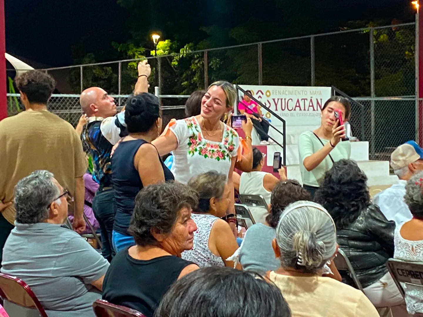 LEGISLADORA SE ACERCA A FAMILIAS DE PACABTÚN