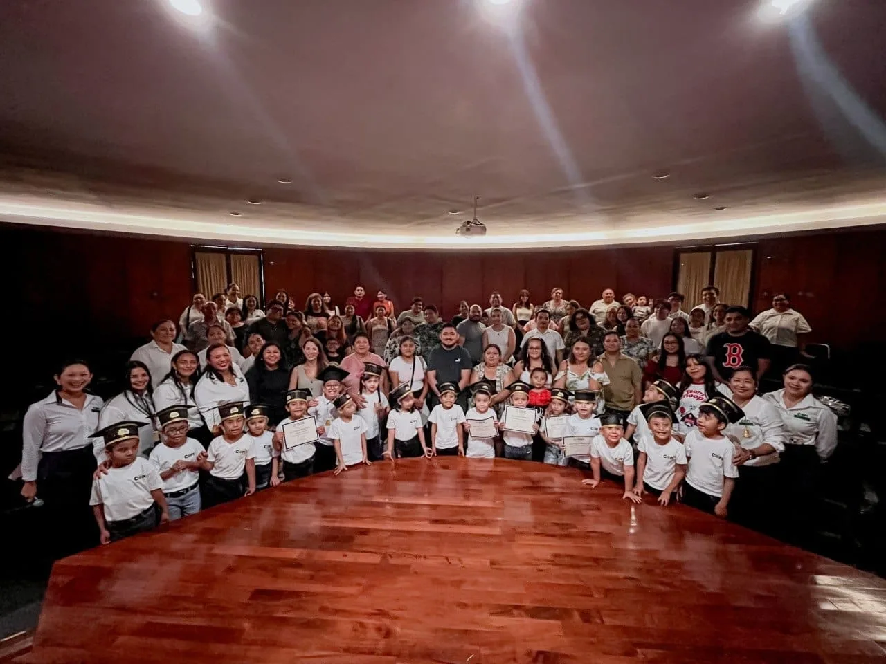 MENORES CONCLUYEN TERAPIA DE LENGUAJE DEL COPI ORUGA DEL DIF MÉRIDA