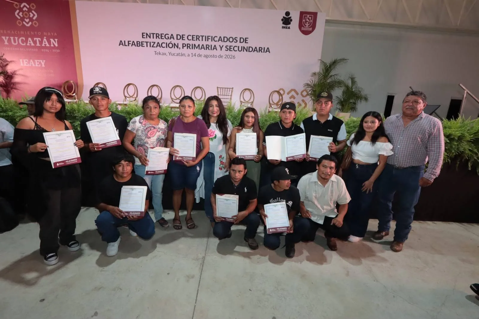 CIENTOS DE PERSONAS RECIBEN CERTIFICADO