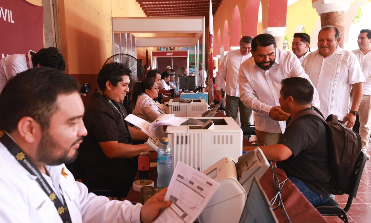 MILES DE YUCATECOS ATENDIDOS EN VENTANILLA ÚNICA ESTATAL MÓVIL