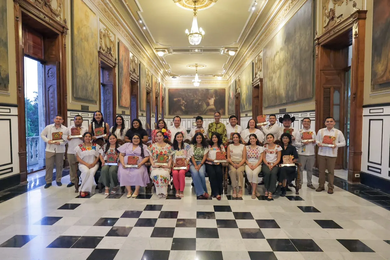 RECONOCEN A JUVENTUDES QUE TRANSFORMAN YUCATÁN