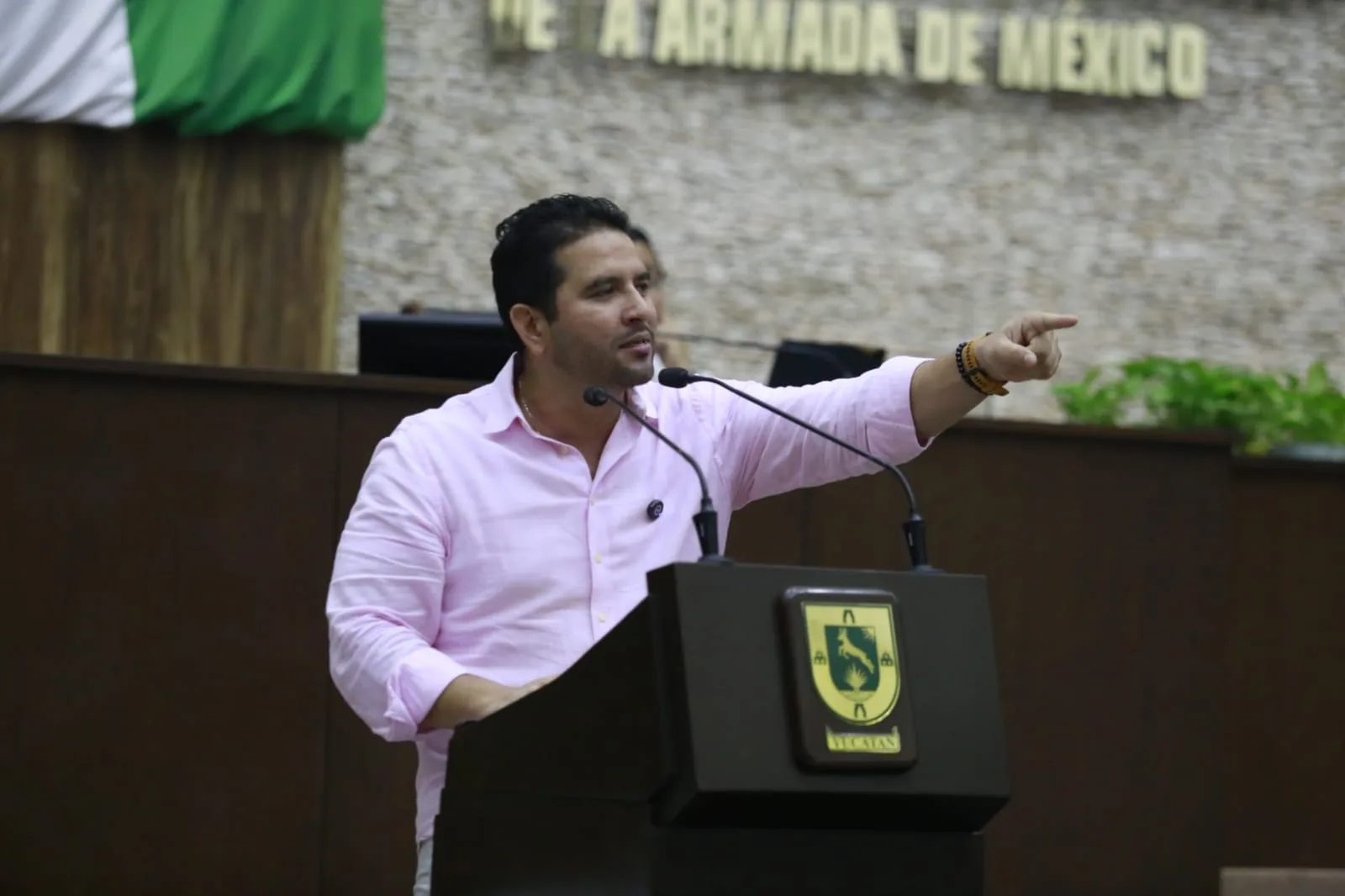 MC DEFIENDE AL PUEBLO
