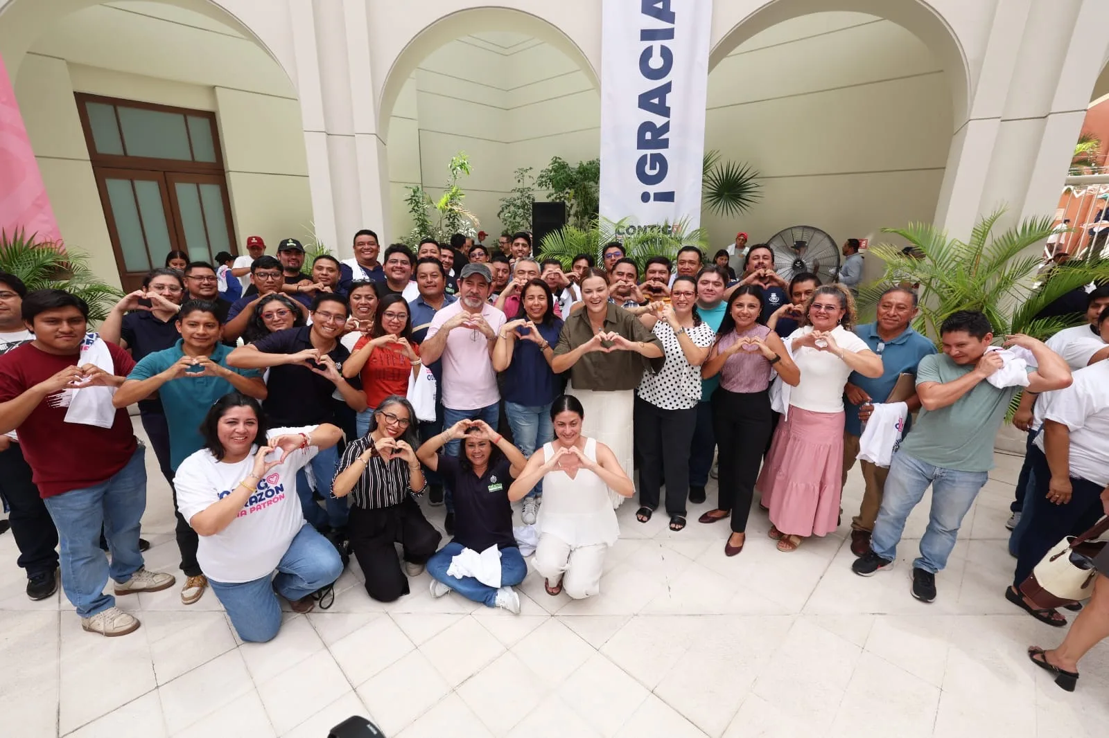 GRACIAS POR SERVIR DE CORAZÓN A MÉRIDA, HACEN QUE LA CIUDAD FUNCIONEN BIEN