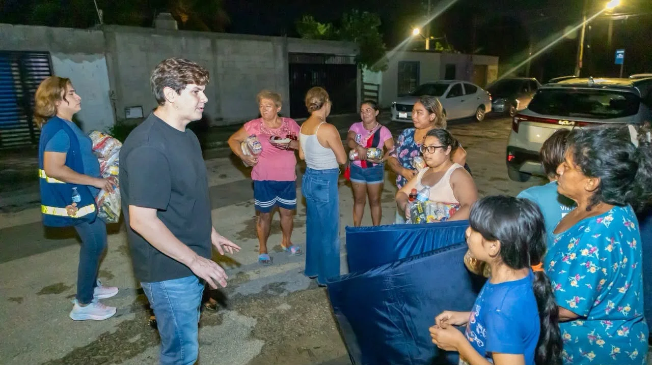 APOYAN A FAMILIAS DEL SUR QUE SE LES INCENDIO SU CASA