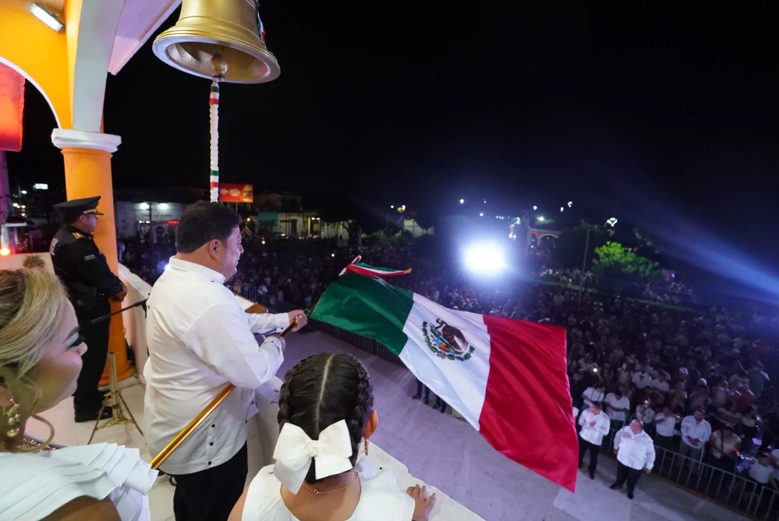 DISFRUTAN HAB ITANTES DE KANASÍN DE LAS FIESTAS PATRIAS