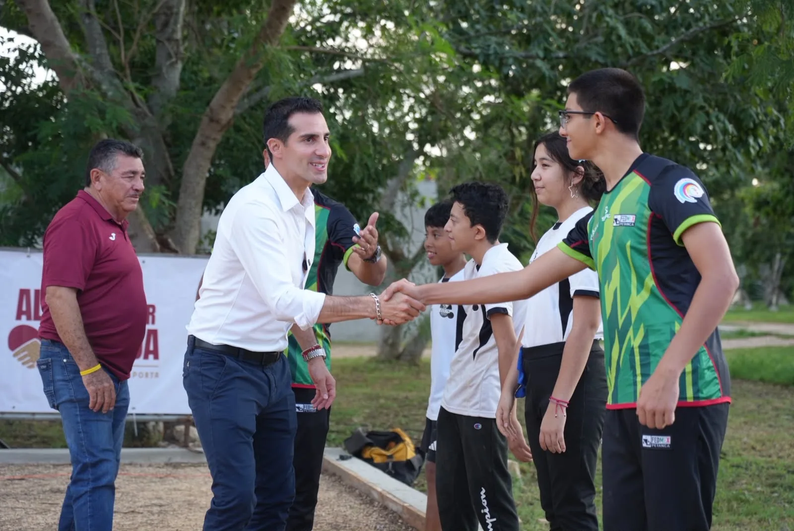INAUGURAN CANCHA DE PETANCA EN PASEO HENEQUENES