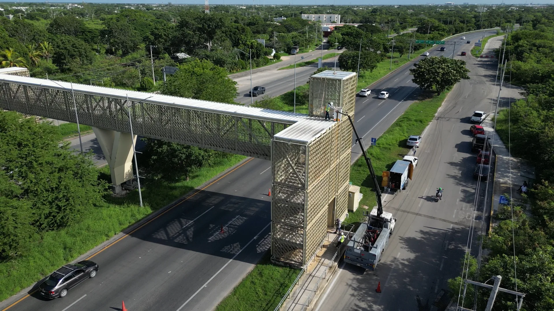 REHABILITAN PUENTE PEATONAL DEL CRIT