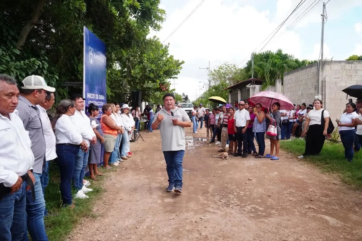 SIGUE LA CONSTRUCCIÓN DE CALLES EN KANASÍN