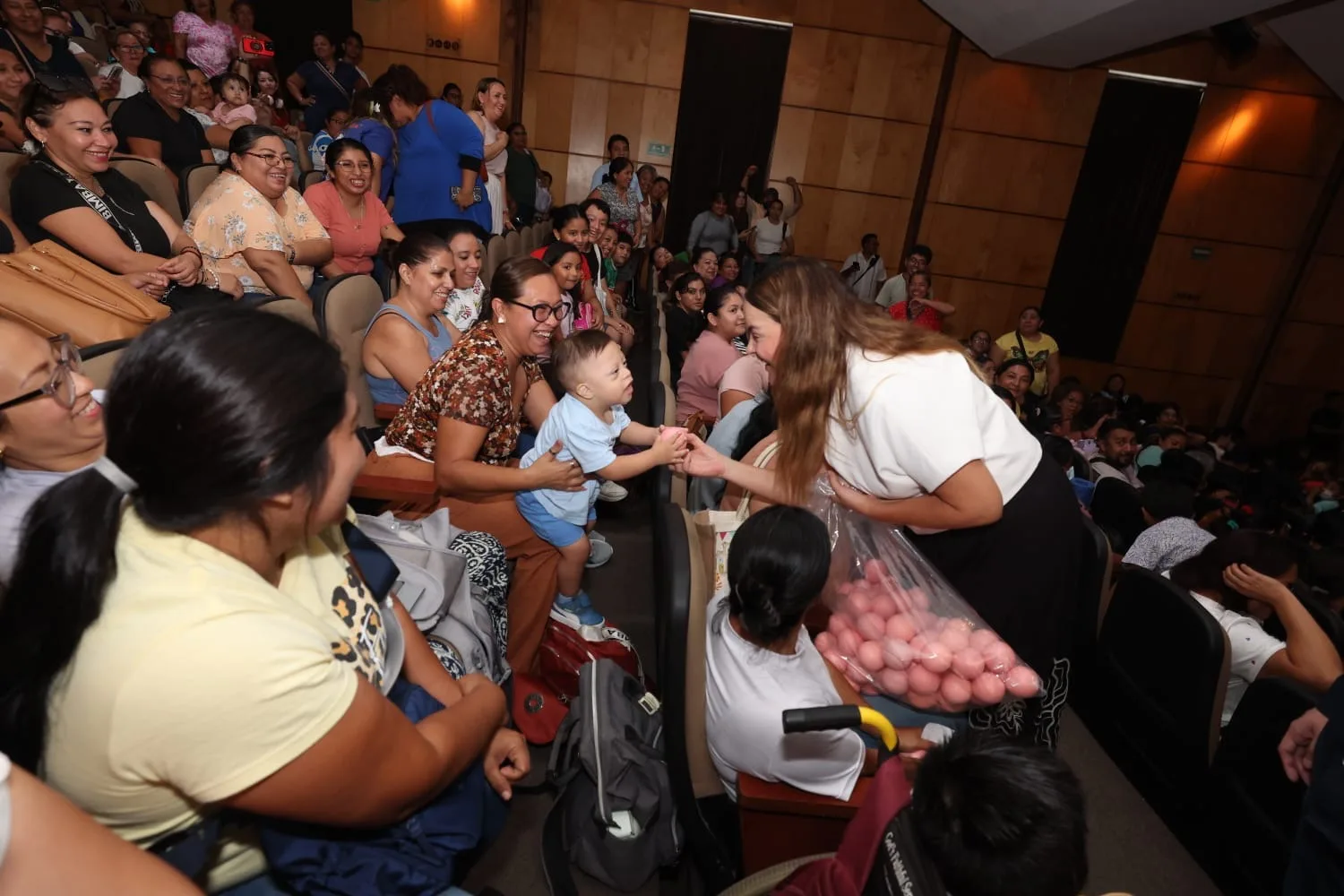 BECAS A PERSONAS CON DISCAPACIDAD