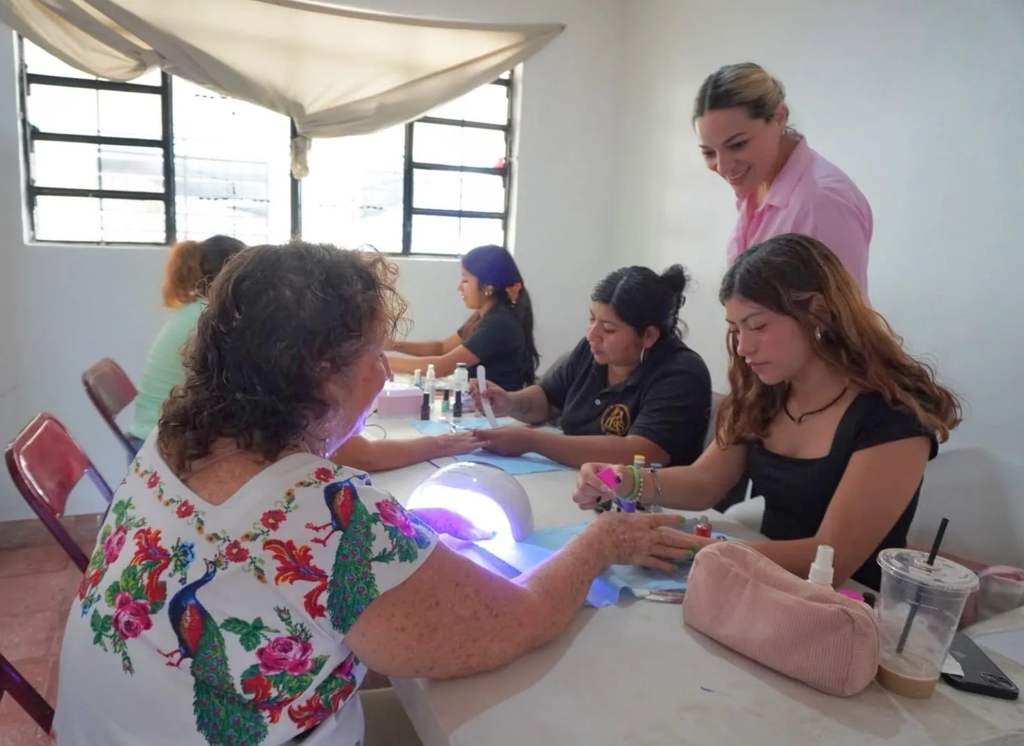 ACERCAN SERVICIOS GRATIS A FAMILIAS