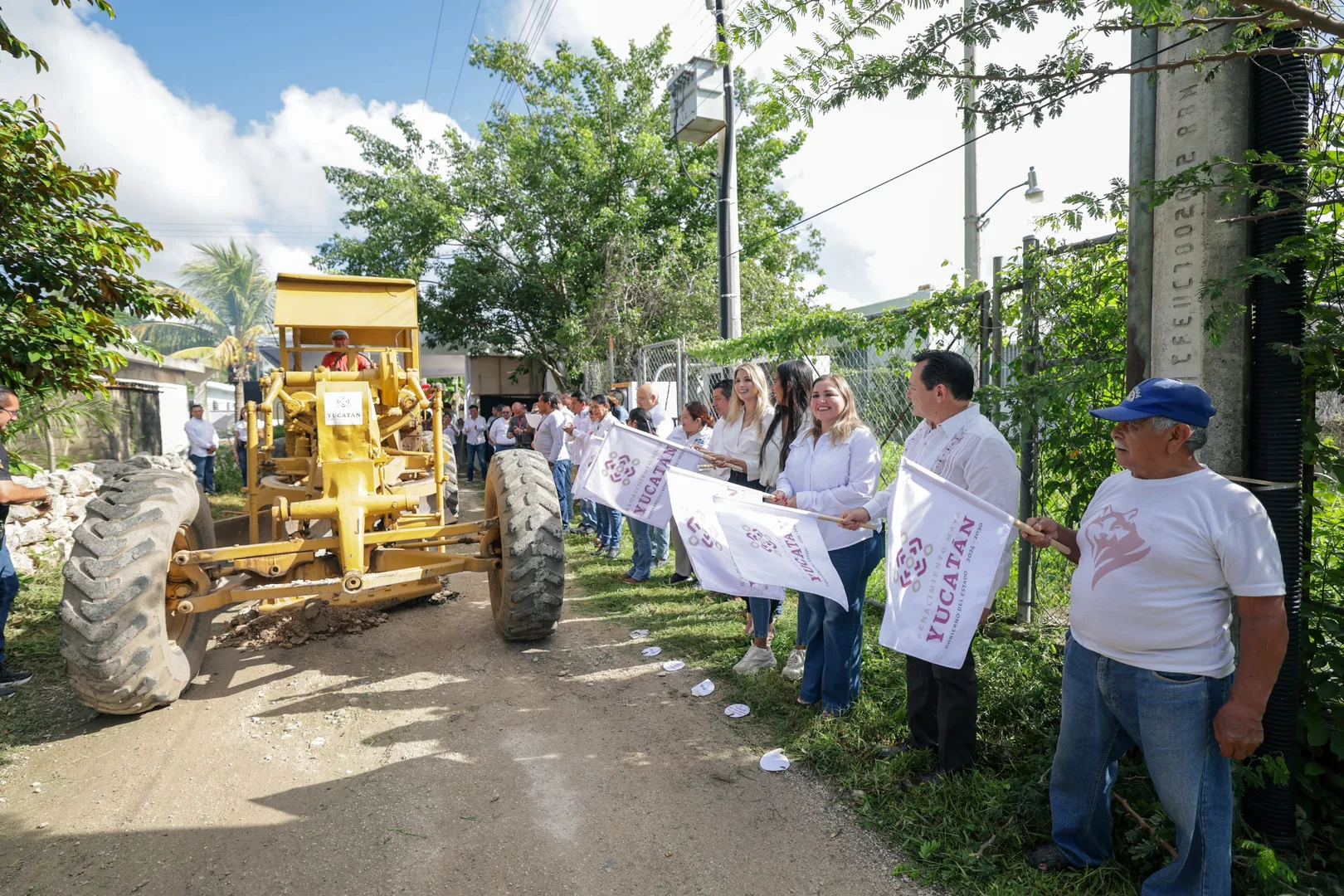 CALLE DE CONKAL SE ARREGLA POR PRIMERA VEZ