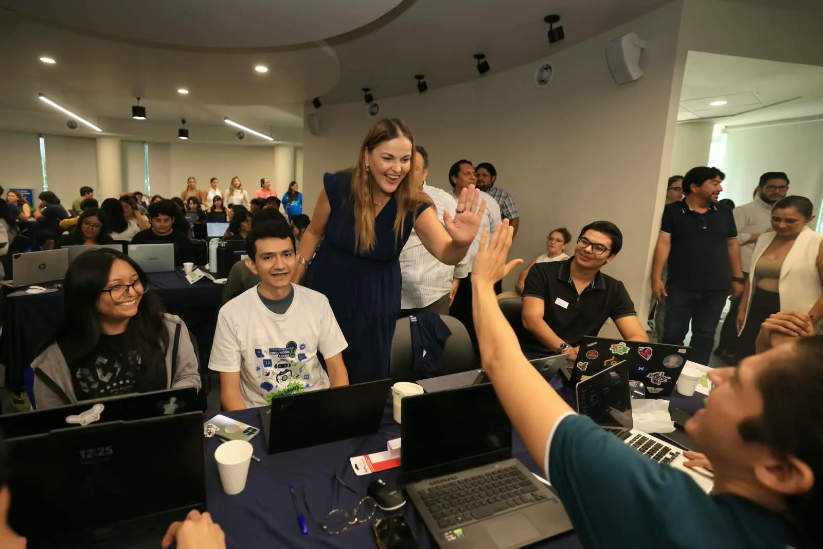 JUVENTUDES CONSTRUYEN SOLUCIONES CON IA