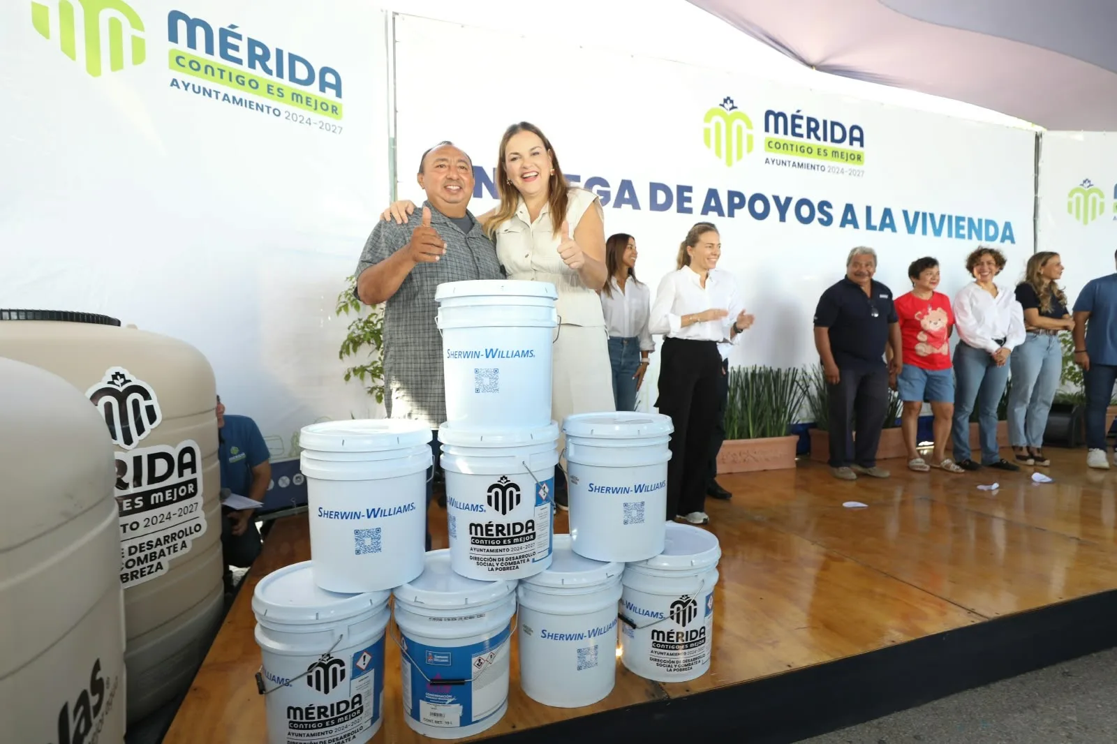 ENTREGAN APOYOS A VIVIENDA